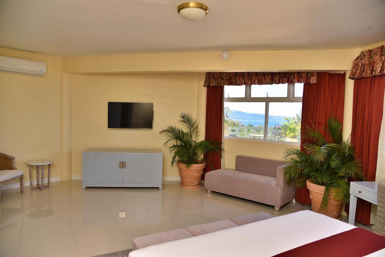 Hotel Grand A View Монтего Бей Екстериор снимка