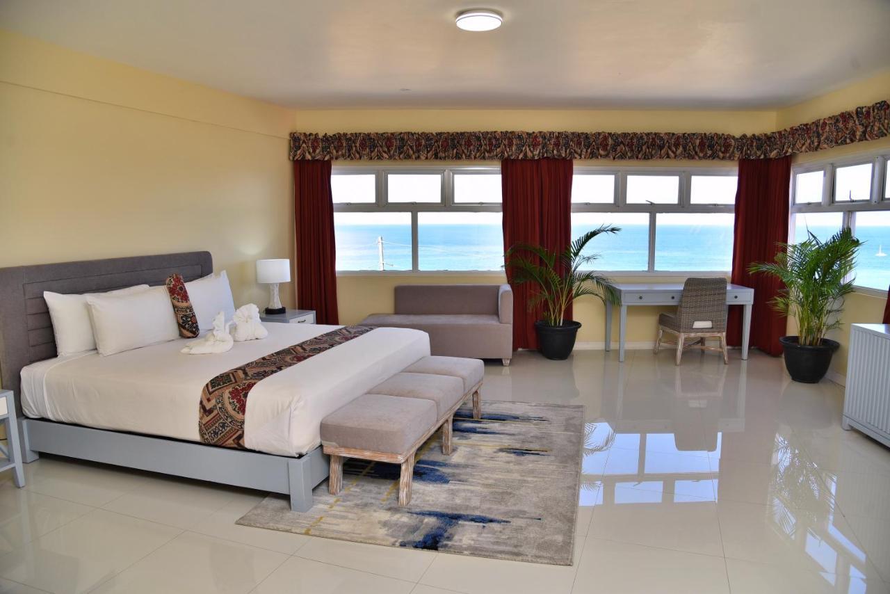 Hotel Grand A View Монтего Бей Екстериор снимка