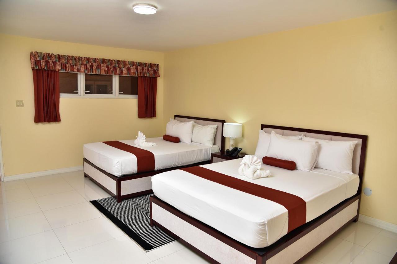 Hotel Grand A View Монтего Бей Екстериор снимка