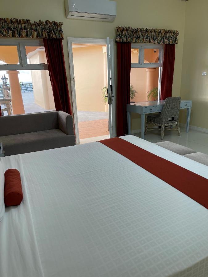 Hotel Grand A View Монтего Бей Екстериор снимка