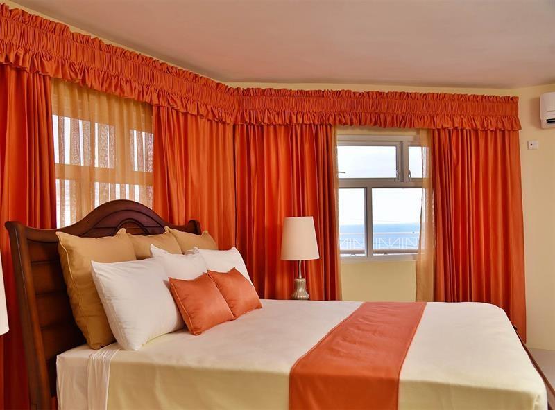 Hotel Grand A View Монтего Бей Екстериор снимка