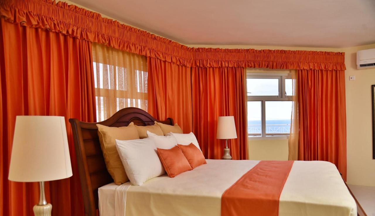 Hotel Grand A View Монтего Бей Екстериор снимка